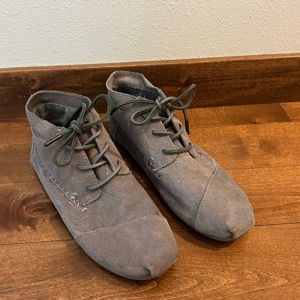 Toms gray suede tribal moccasin booties